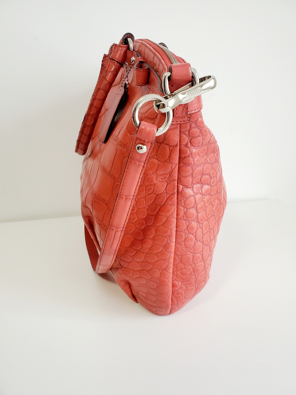 Coach Coral-Red Croc-Embossed Leather Shoulder Bag Coach - Picture 4 of 8